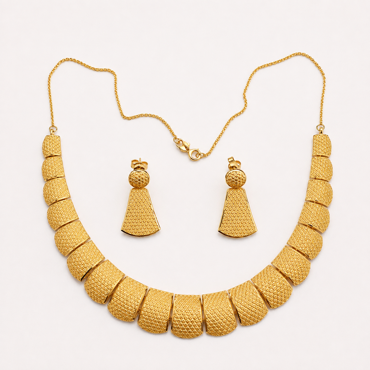Ensemble Collier et Boucles d'oreilles en or 18 carats - 10,20 g • D'occasion